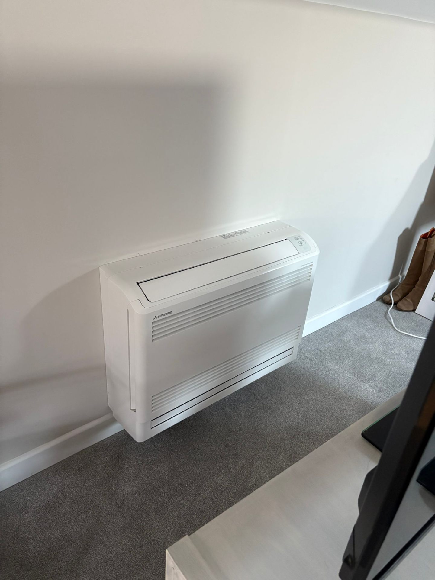 Mitsubishi floor-mounted console unit in home